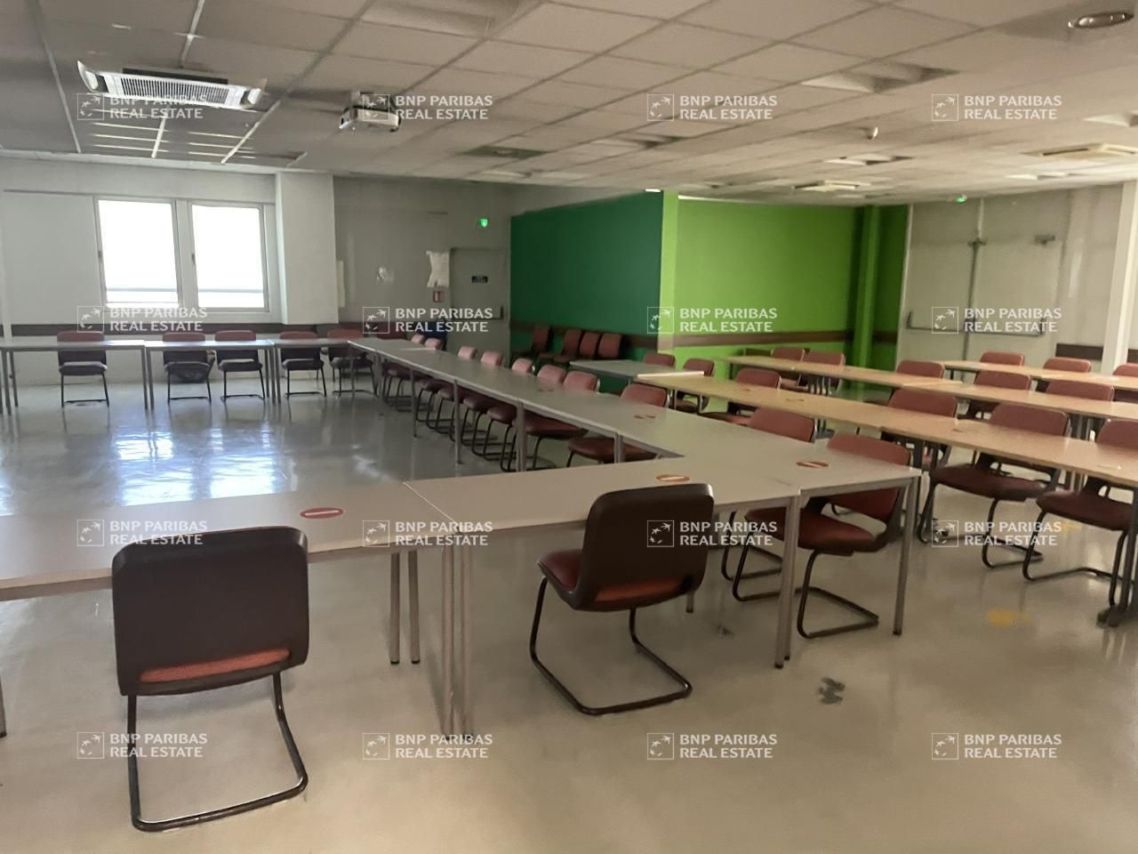 1563.78 m² pour ce activité en location à Meylan