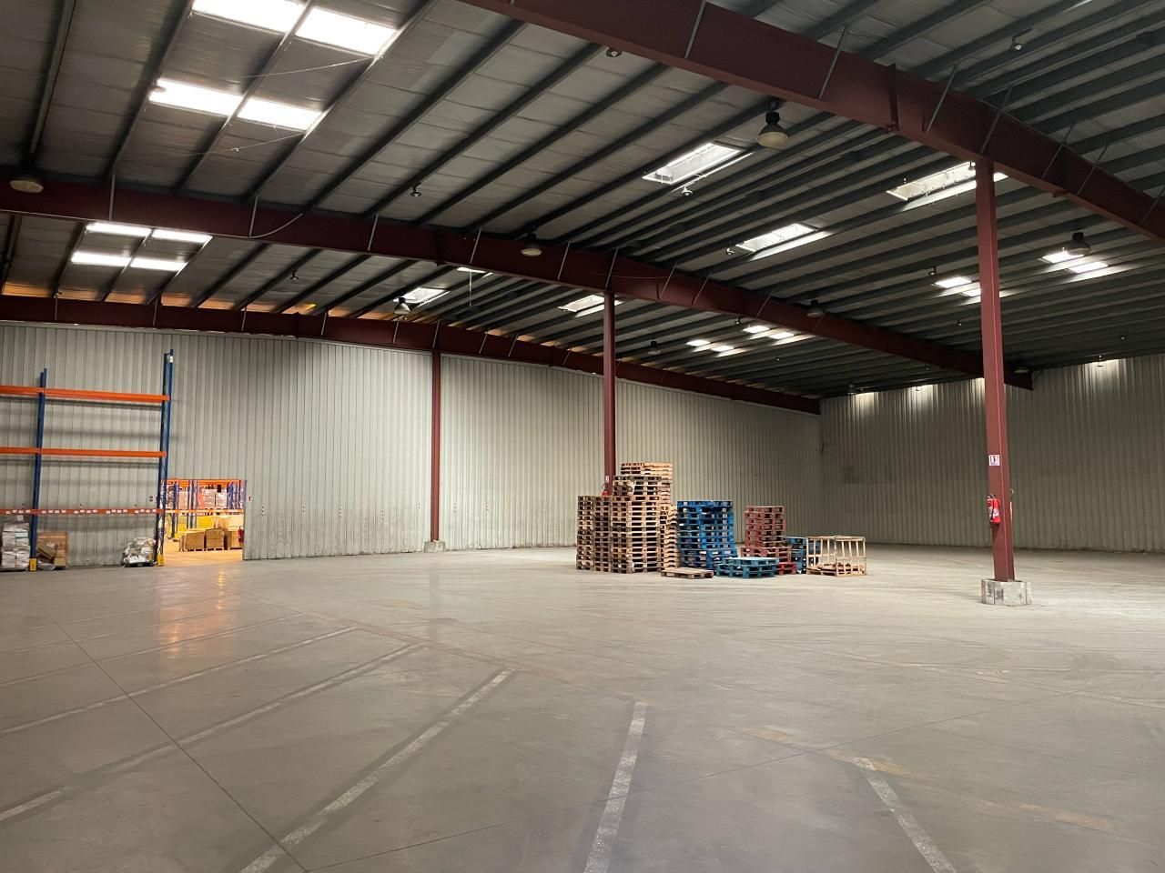 10400 m² pour cetentrepôts classe c en location à Lormont