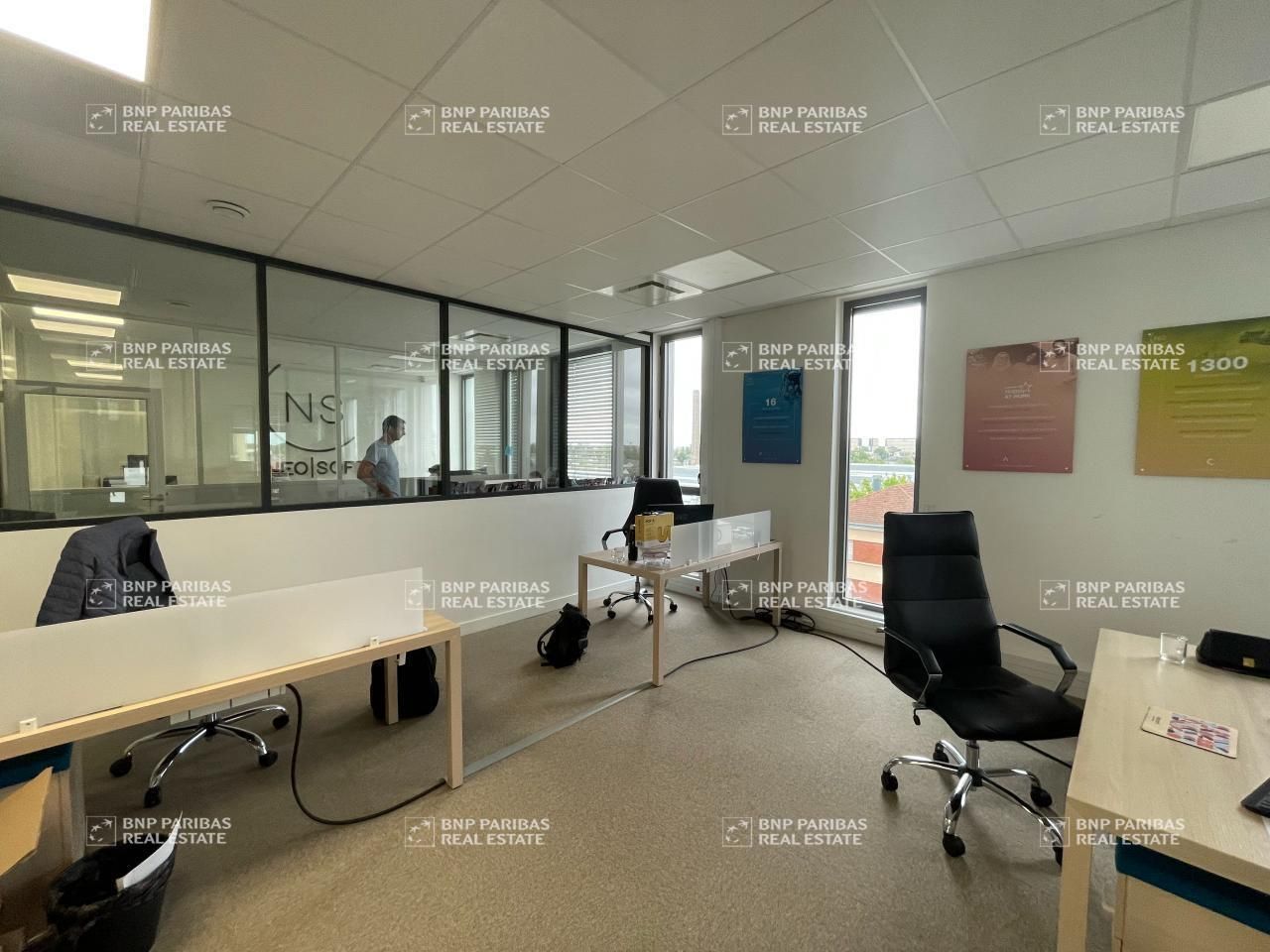 303 m² pour ce bureaux en location à Fleury-les-aubrais