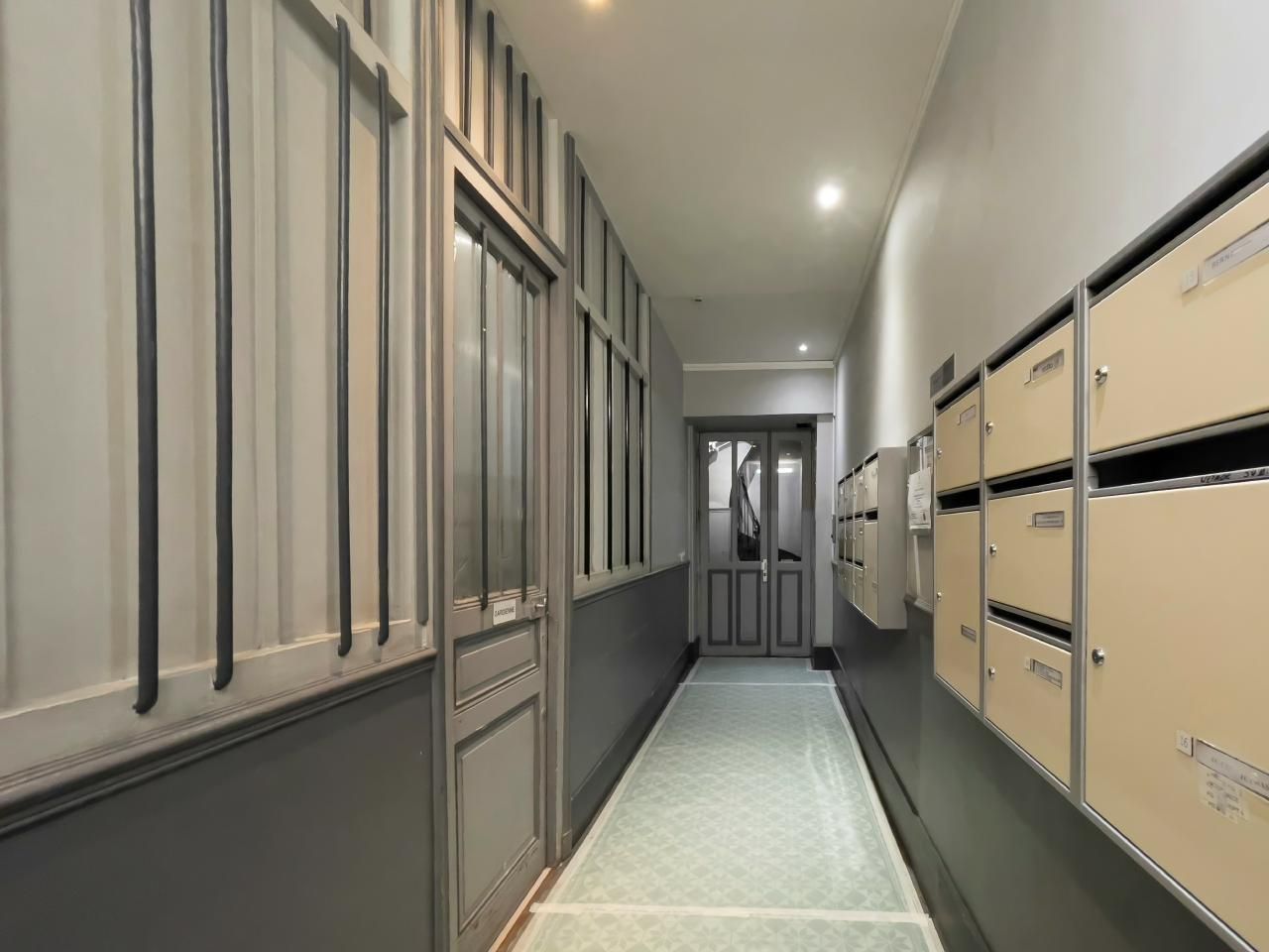 99 m² pour ce bureaux en location à Paris