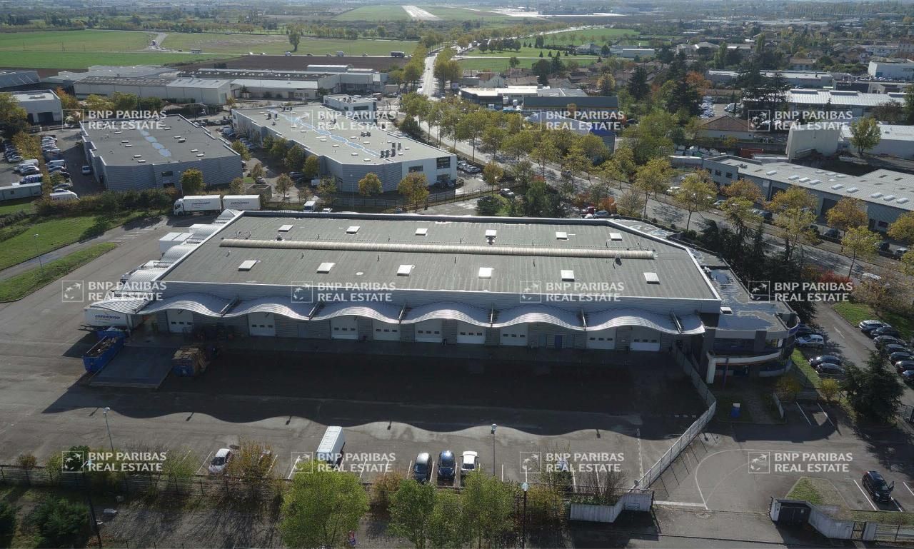 Location Entrepôts classe C 3817 m² non divisibles 69150 Décines-charpieu