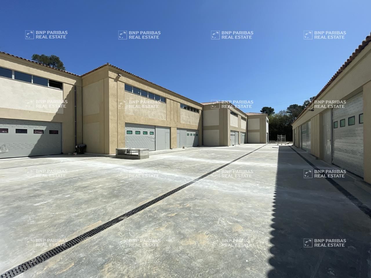 Location Activité 4379.6 m² divisibles 06560 Valbonne