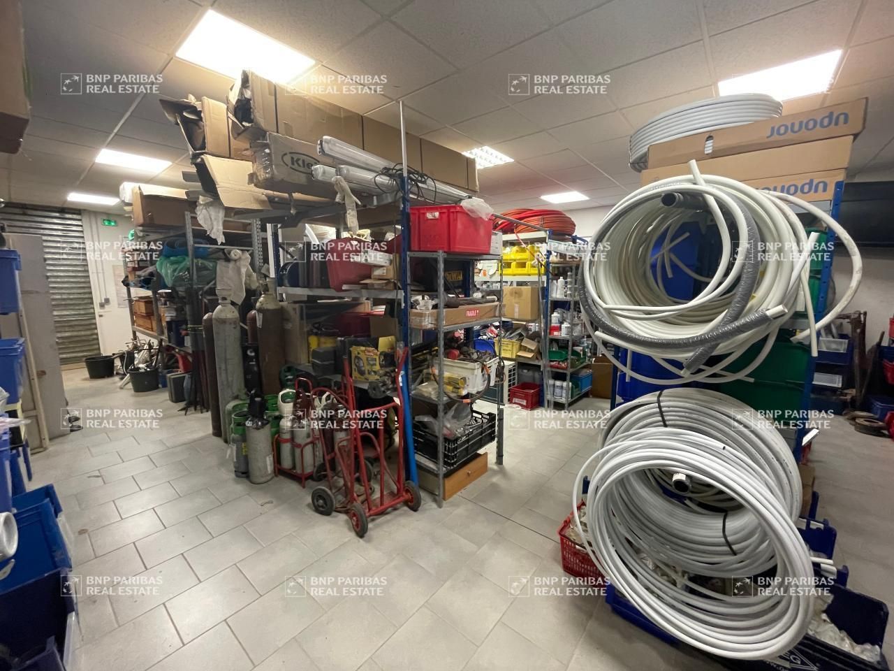 152 m² pour ce activité en location à Biot