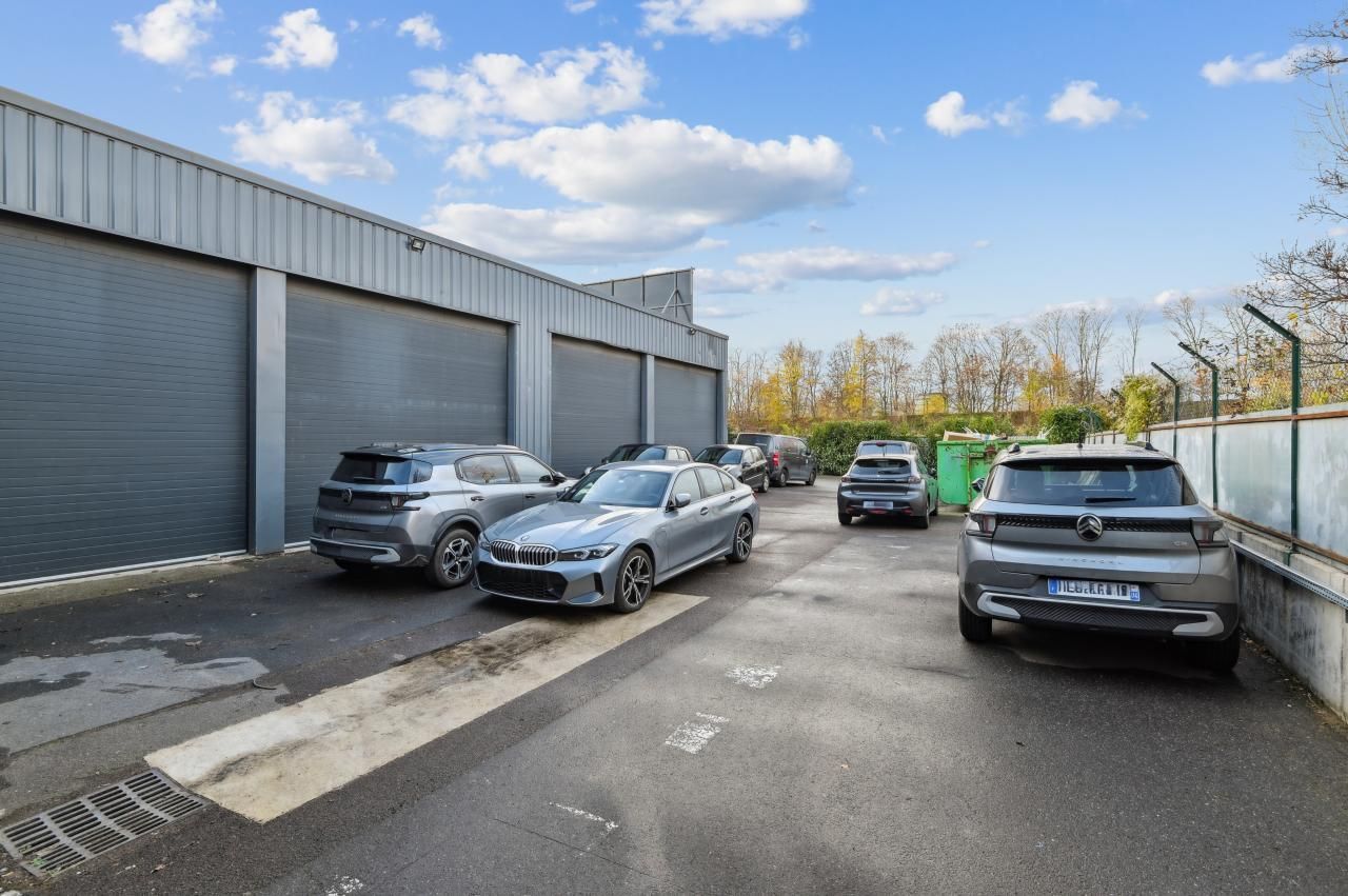 900 m² pour ce bureaux en location à Colombes