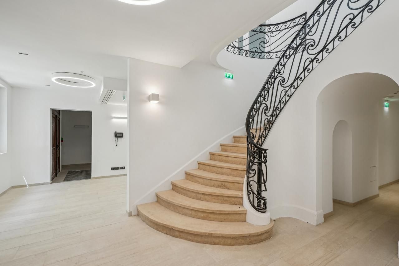 888.1 m² pour ce bureaux en location à Paris