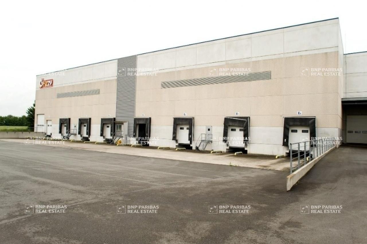 5063 m² pour cetentrepôts classe a en location à Sars-et-rosières