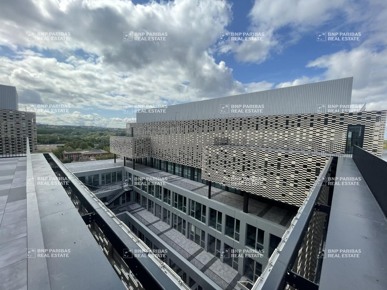 Location Bureaux 562 m² divisibles 31670 Labège