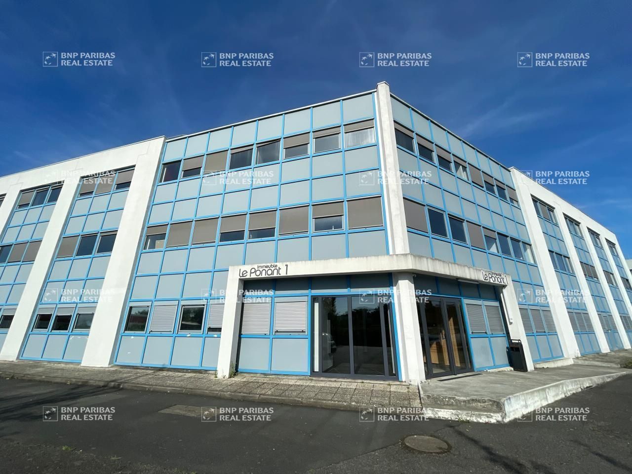 943.94 m² pour ce bureaux en location à Saint-herblain