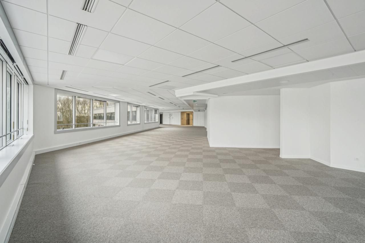 5005 m² pour ce bureaux en location à Saint maurice