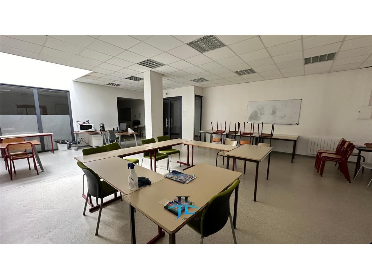 Ensemble locaux commerciaux à vendre Langon Rue Passante