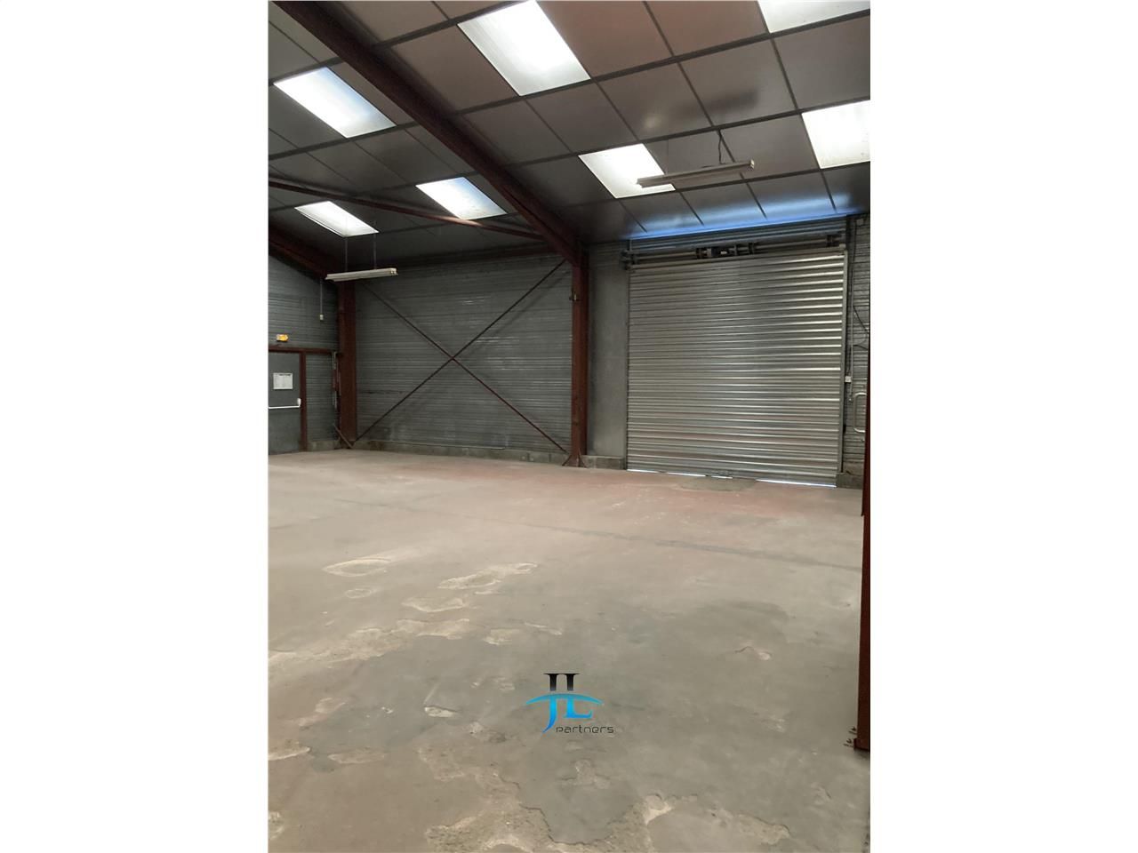 Entrepôt/Bureaux 662m2 à louer Gradignan Proche Rocade