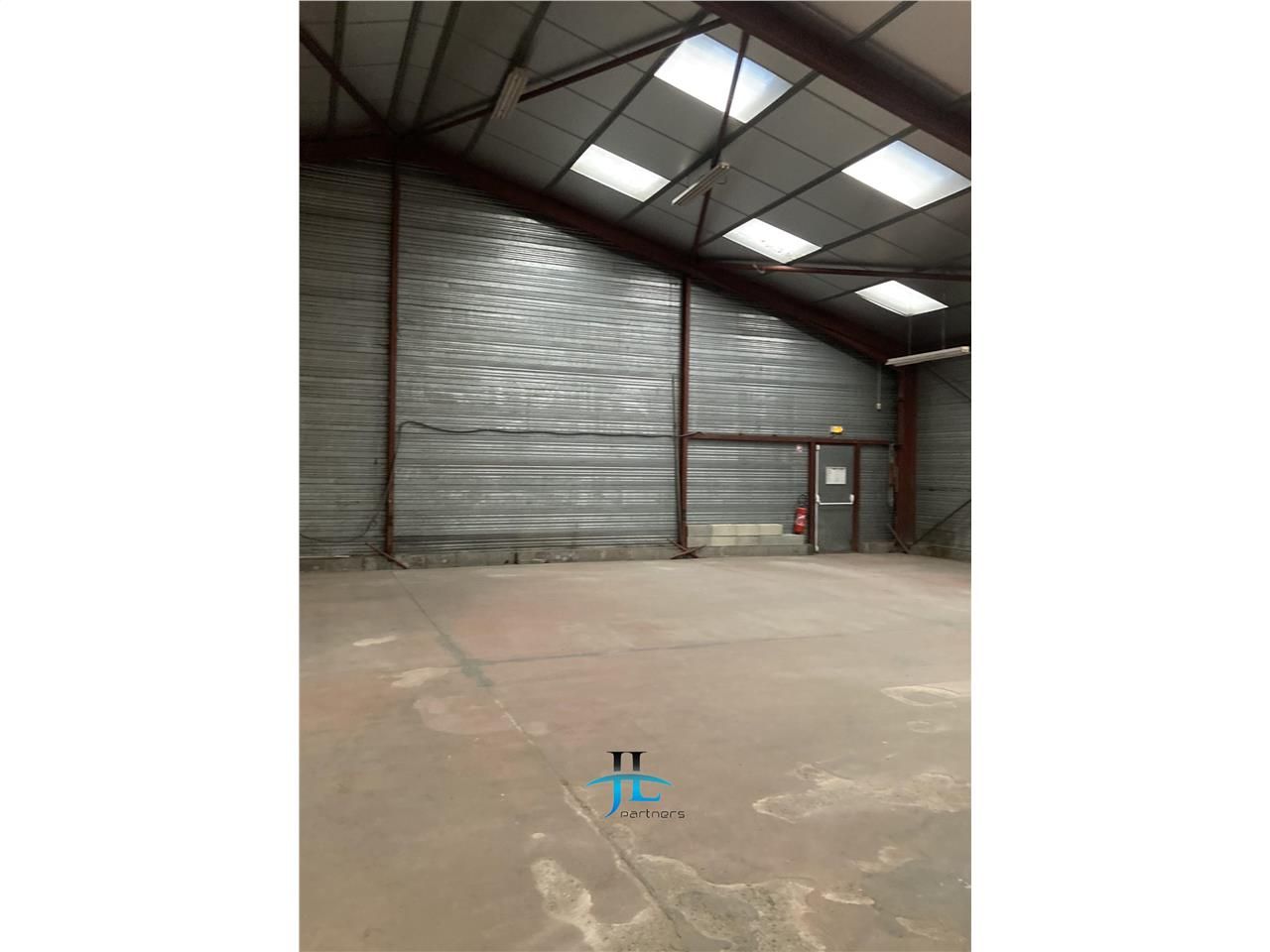 Entrepôt/Bureaux 662m2 à louer Gradignan Proche Rocade