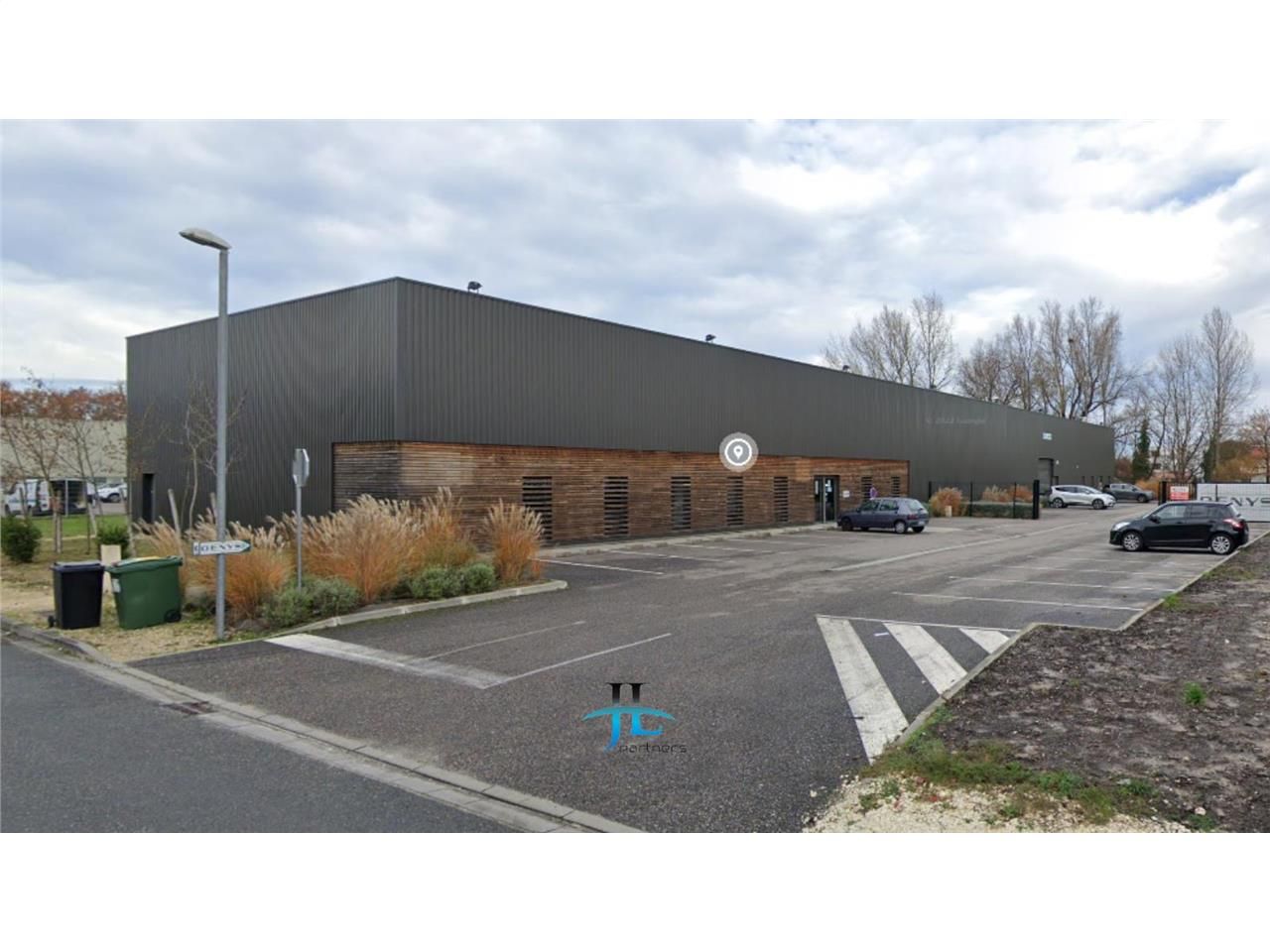 Local commercial 700m2 à louer Mérignac proche rocade