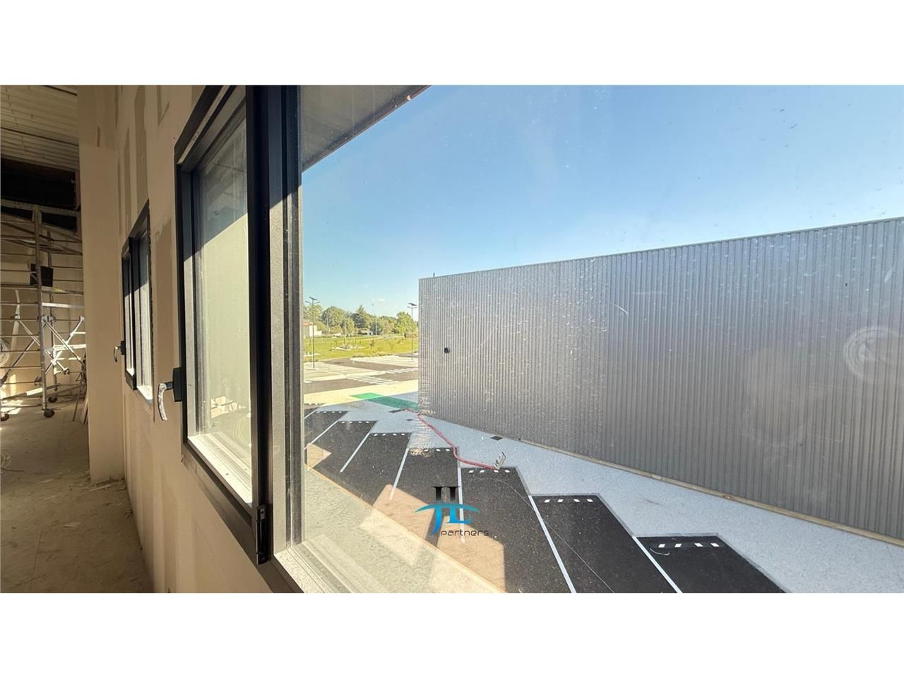 A vendre - Local avec bail neuf - Plateau de bureaux 200 m²  déjà loués pour investissement  - Zone commerciale Marmande