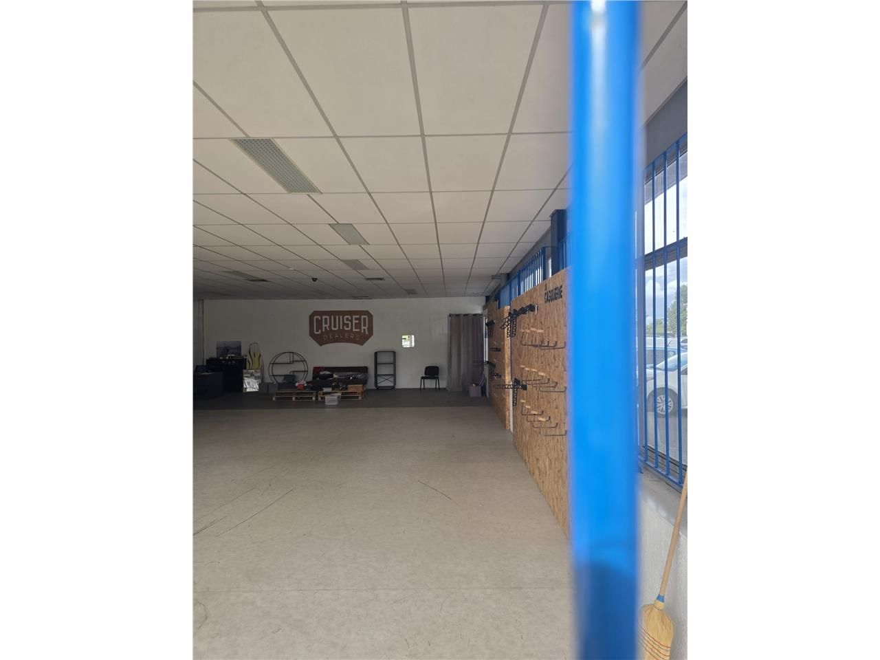 Local d'activité ou entrepôt à louer – Environ 200 m² – Emplacement stratégique