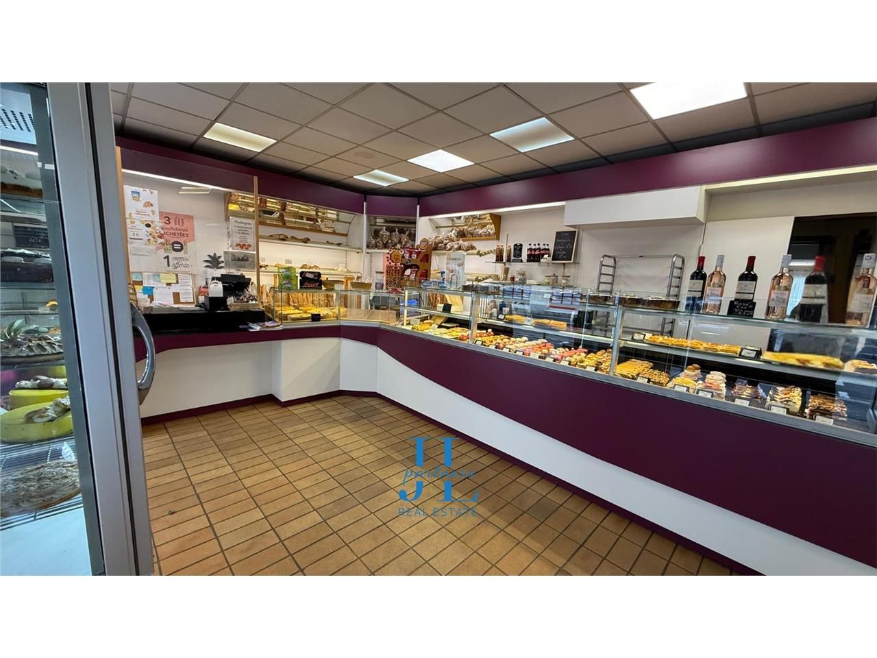 Fonds de commerce Boulangerie-Pâtisserie 318m2 + 94m2 logement Coutras