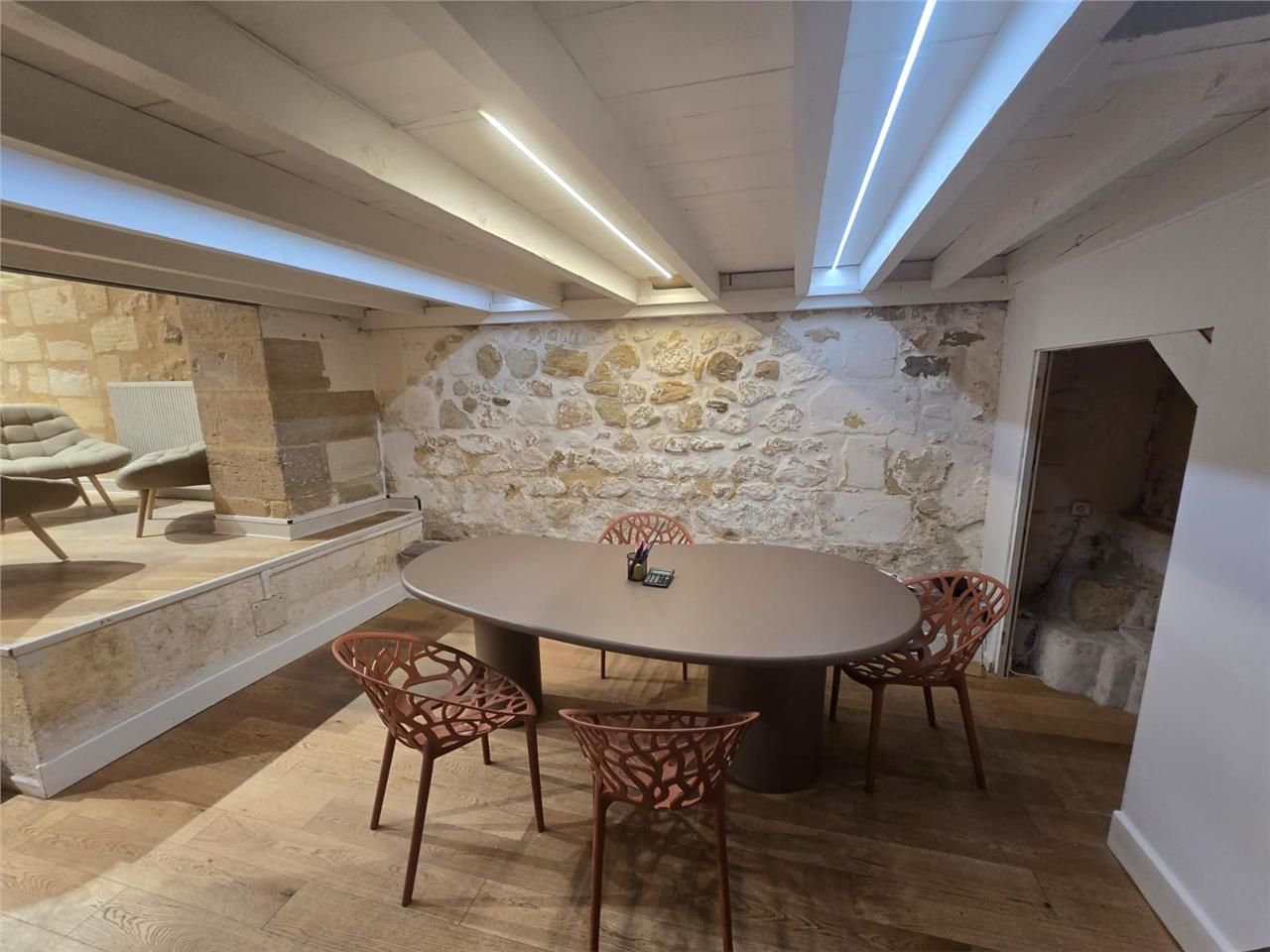 À LOUER – Local Commercial 140 m² – Bordeaux Centre