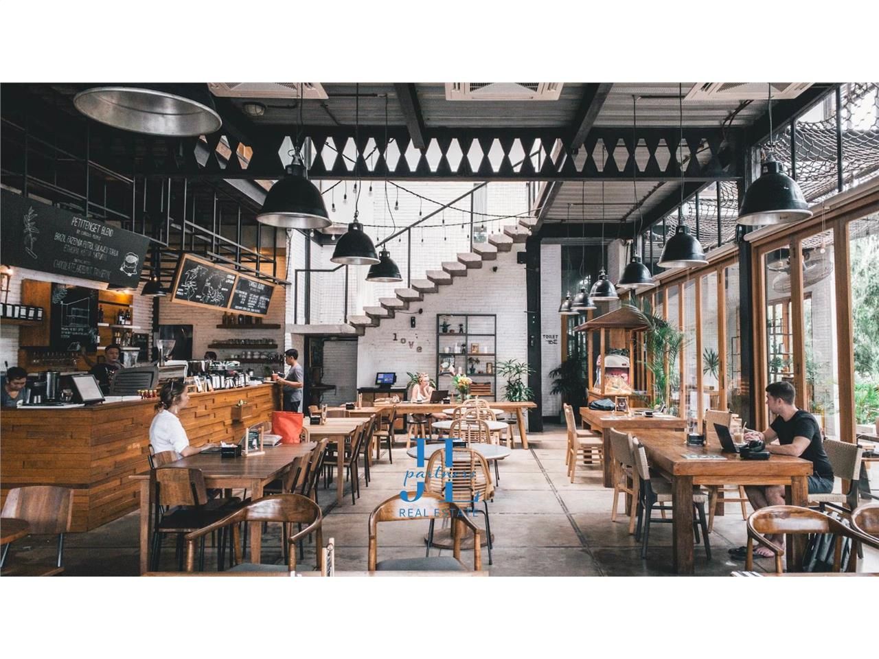 À LOUER – Local commercial 200 m² – Zone commerciale Mérignac