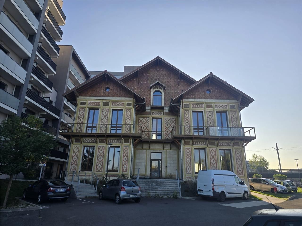 Bâtisse neuve atypique à aménager – Idéal bureaux, résidence étudiante ou seniors – Lormont