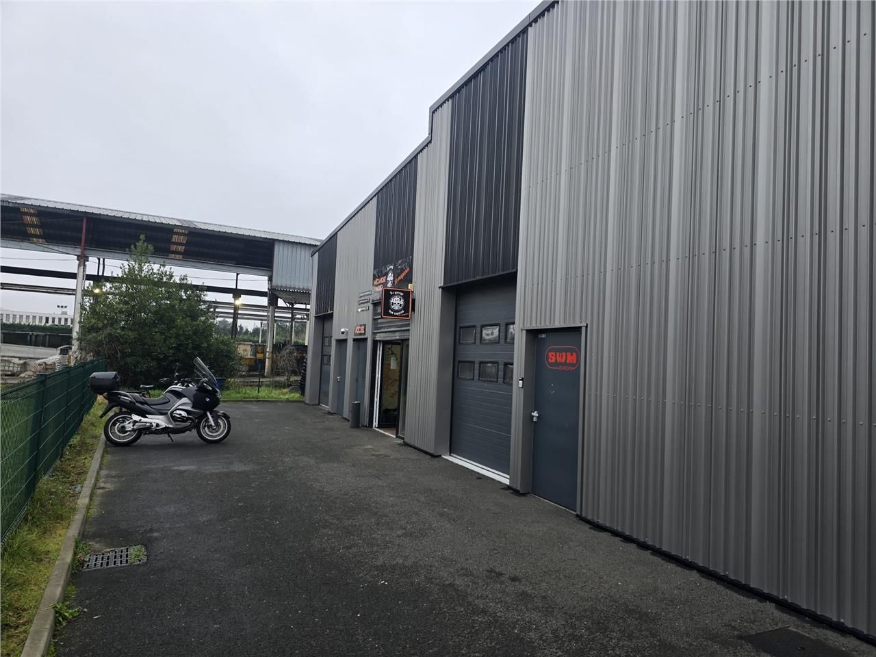 À louer - Local d'activité + mezzanine et bureau 80m² Pessac Bersol