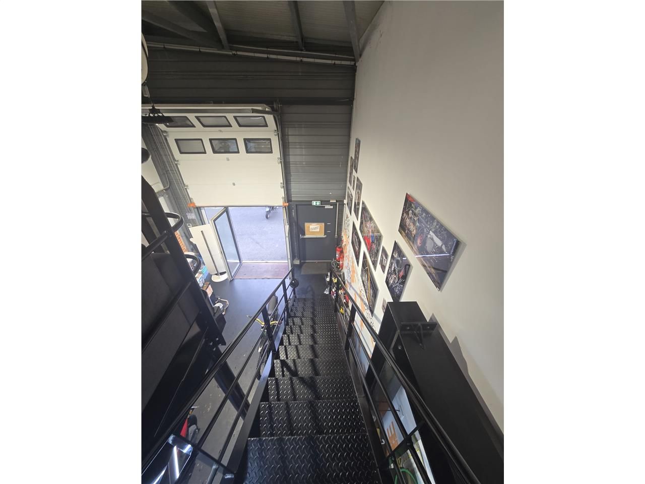 À louer - Local d''activité + mezzanine et bureau 80m² Pessac Bersol