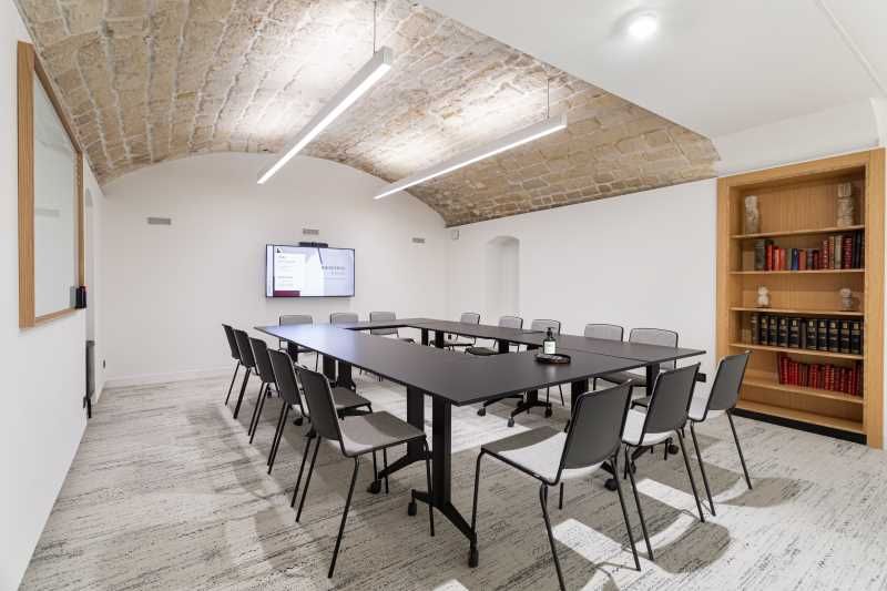 Situé au coeur du 9ème arrondissement de Paris, à