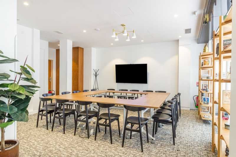 Dans un immeuble ancien de très bon standing, nou