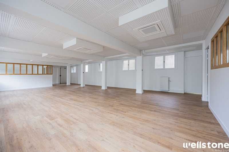 Au pied de la Gare St Lazare, Wellstone vous prop