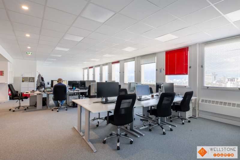 Au sein d'un immeuble de grande hauteur et à prox