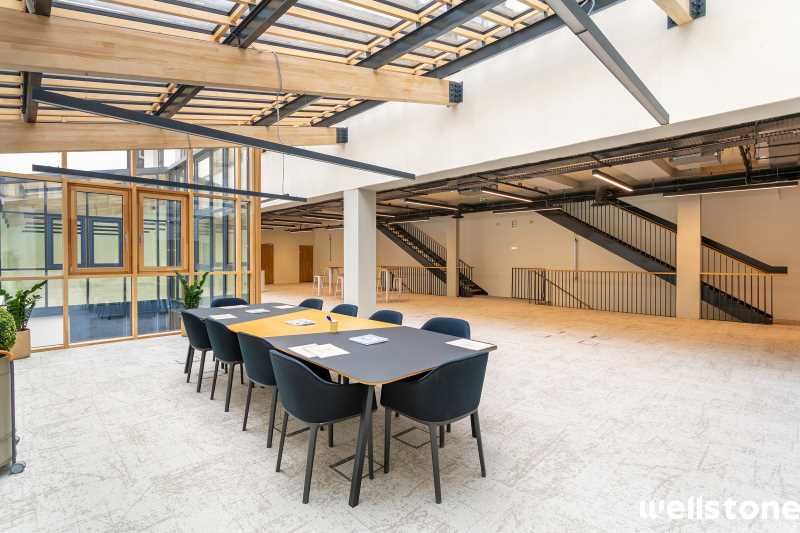 Idéalement situé dans le dynamique 11e arrondisse