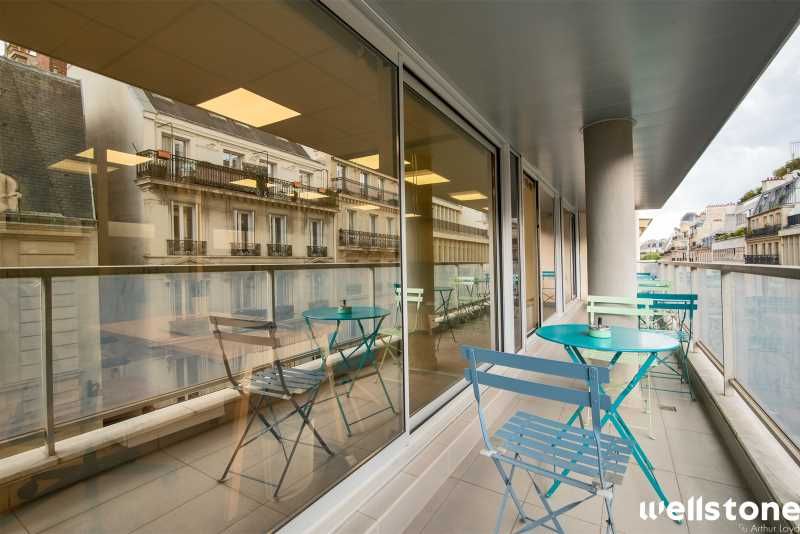 A proximité de la place de l'Etoile, et au sein d