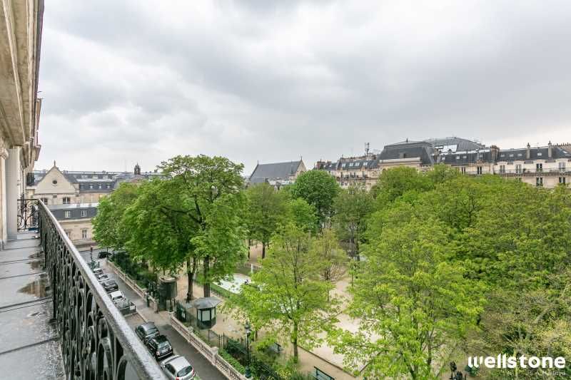 Dans un bel immeuble haussmannien, nous vous prop