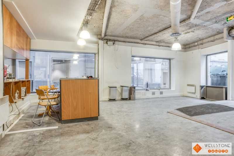 Dans un immeuble ancien de bon standing, nous vou