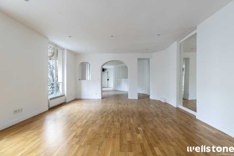 A deux pas de la Place de la République, entre le