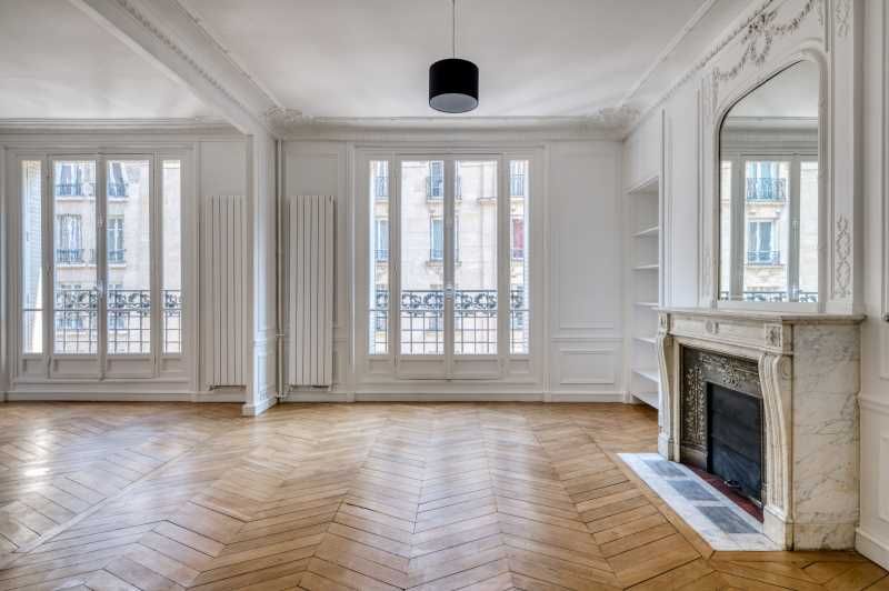 A proximité du Champ-de-Mars, métro La Motte - Pi