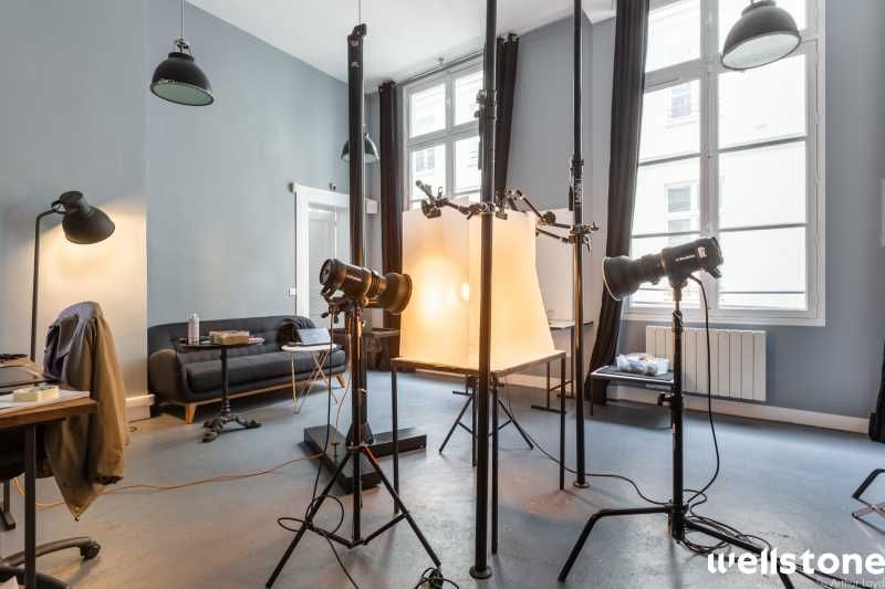 Rue Saint-Honoré, à deux pas du métro Louvre-Rivo