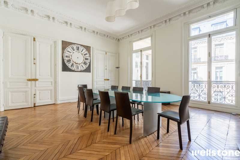 Au pied du Parc Monceau et dans un des plus beaux