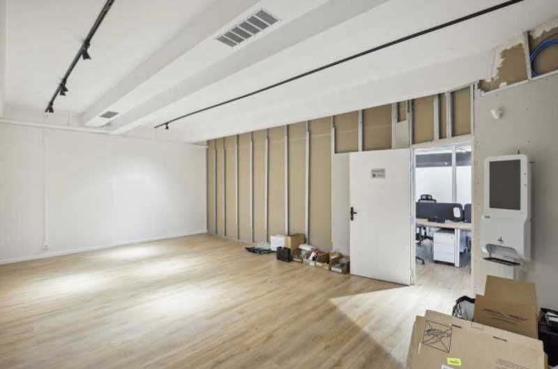 Dans un immeuble de bon standing, nous vous propo