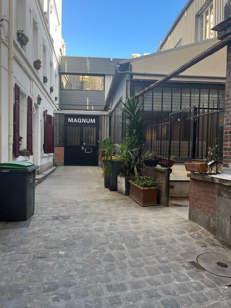 À deux pas de la place Voltaire, Wellstone vous i