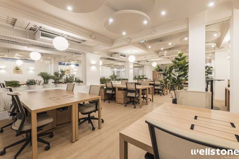 A proximité immédiate de la Gare Saint Lazare, We