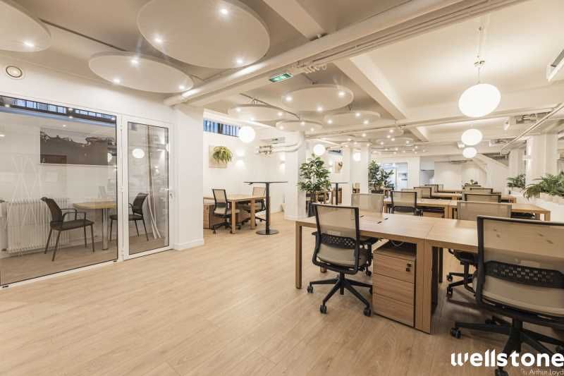 A proximité immédiate de la Gare Saint Lazare, We