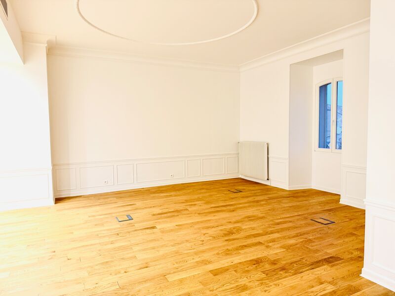 À deux pas de la place de l'Étoile et de l'Arc de