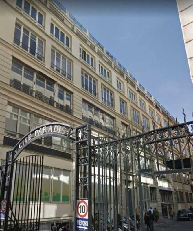 Dans un immeuble de bon standing, nous vous propo