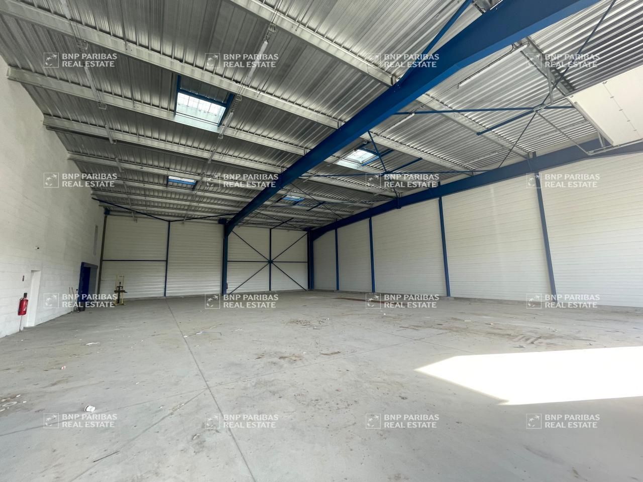 840 m² pour ce activité en location à Availles-sur-seiche