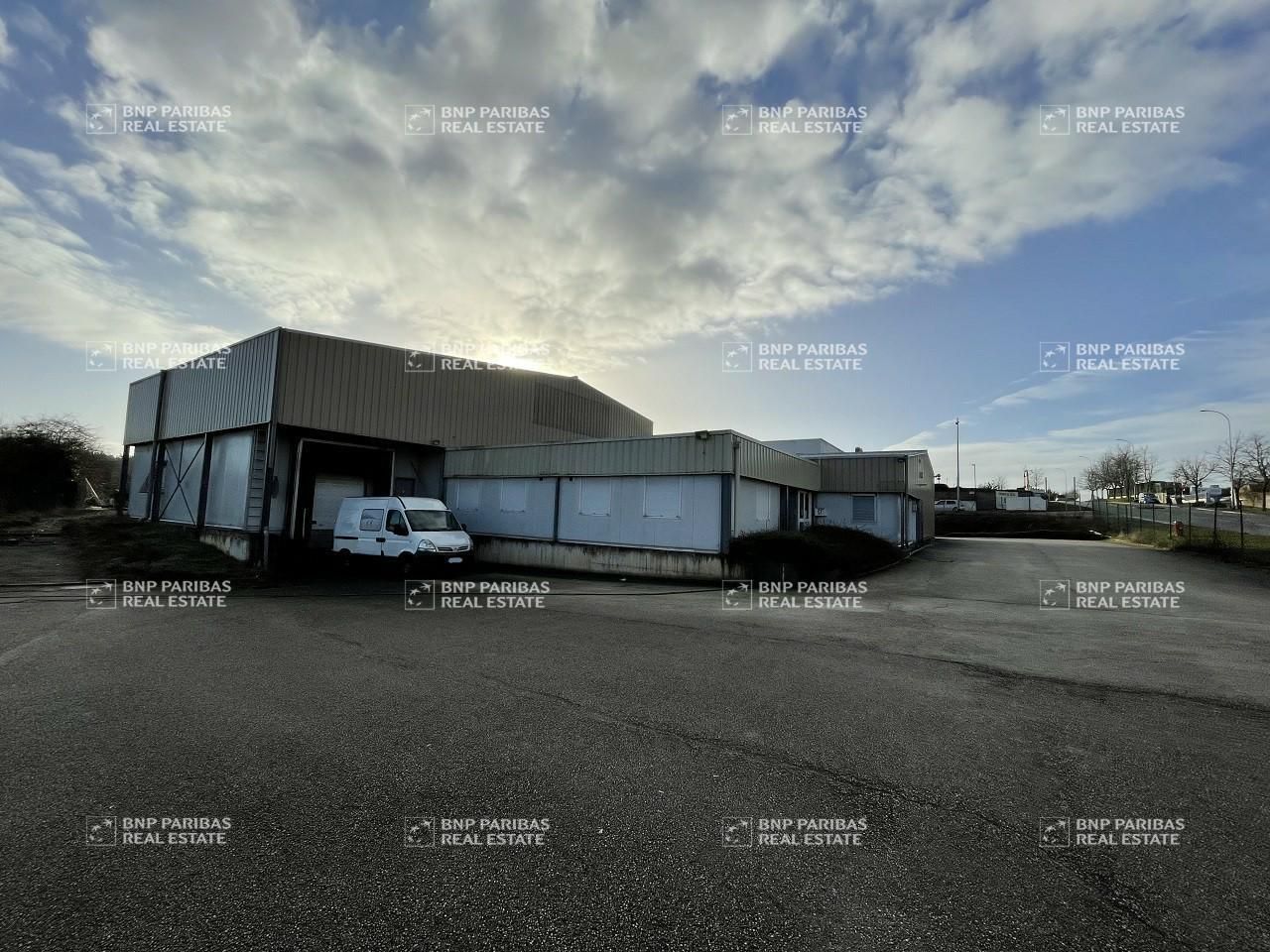 826 m² pour ce activité en location à Chevigny-saint-sauveur