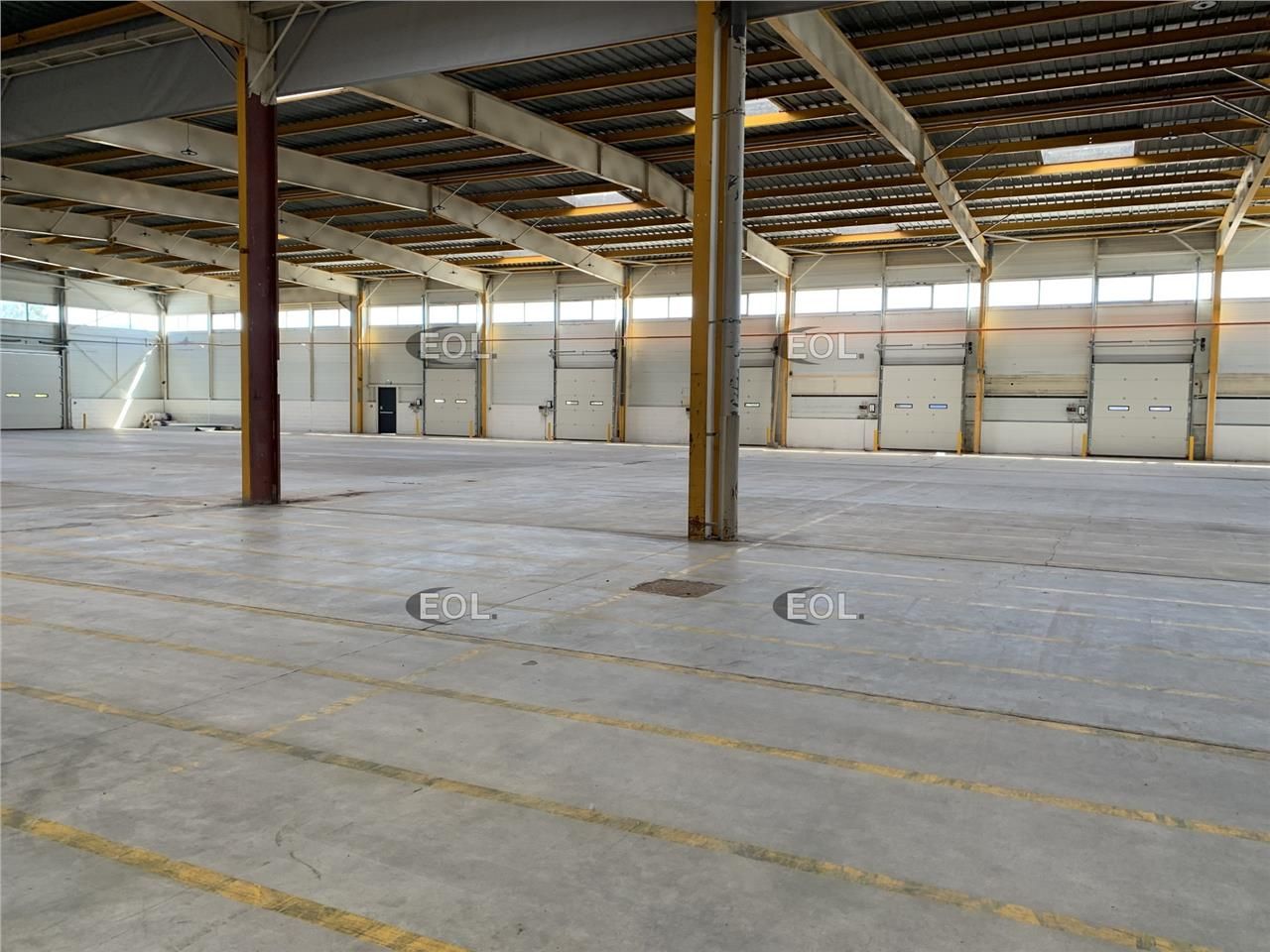 Location Entrepôt 6482 m² non divisibles