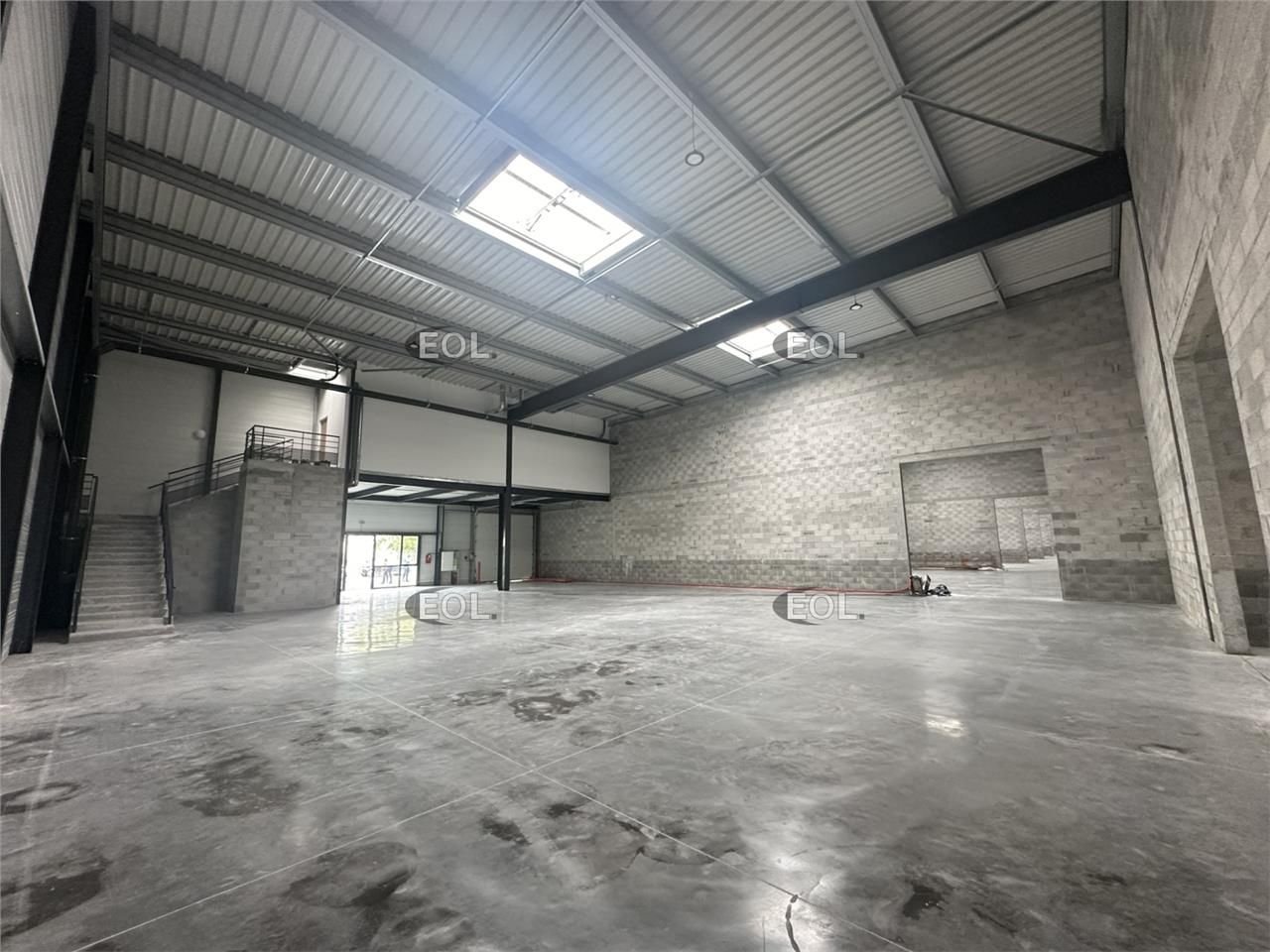 Zone de St Maurice - locaux neufs à louer