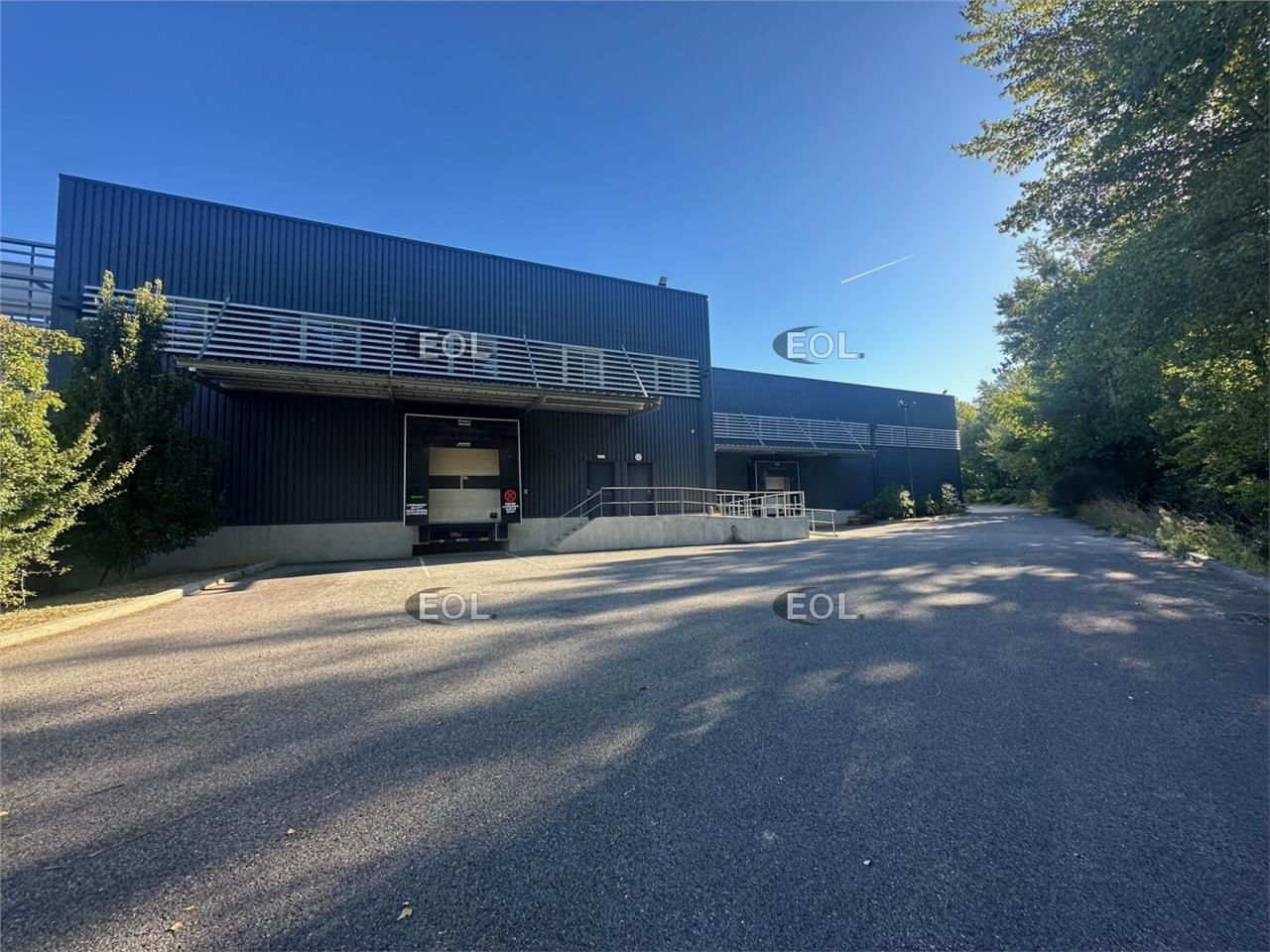 Location Entrepôt 1357 m² non divisibles