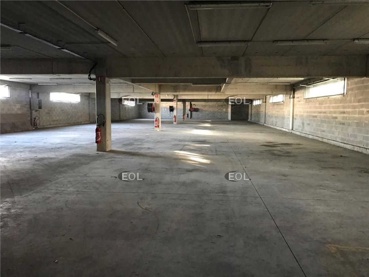 Location Local d'activités 2100 m² non divisibles