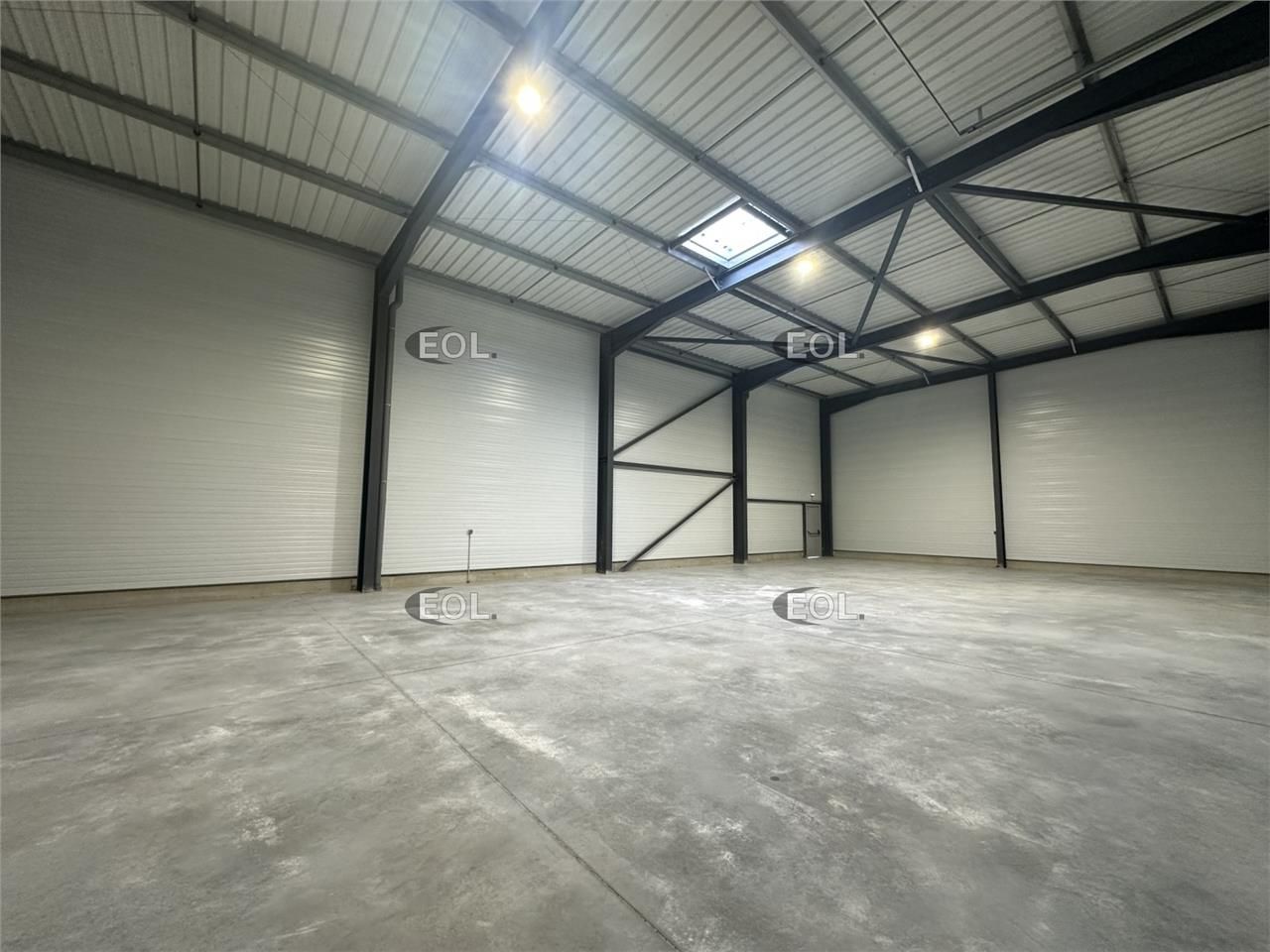 Location Local d'activités 243 m² non divisibles
